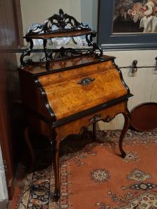 Antiek Willem 3 damesbureau, noten met zwart