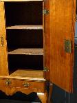 Antiek queen anne cabinet